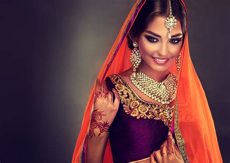 Fotos Mädchens Indian Schöner Lächeln Sofia Zhuravets Halsketten