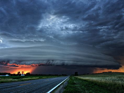 Wallpaper Harbingers Of The Storm Clouds