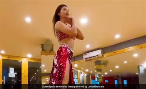 urvashi rautela dance in red outfit in allu arjun style video viral on internet उर्वशी रौतेला