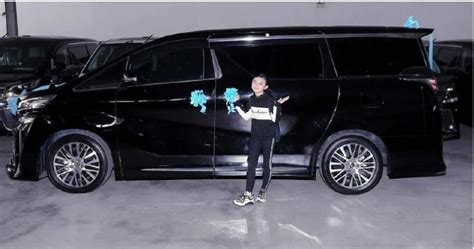 Tetapi pengurusan kewangan dia hancur. Umur 12 Tahun Dah Beli Toyota Vellfire. Bukan Menunjuk ...