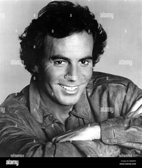 Julio Iglesias 1980 Hi Res Stock Photography And Images Alamy
