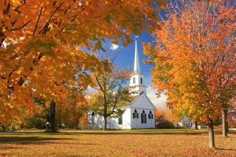 New England Church In Autumn Pretty Country Scenes Pinterest