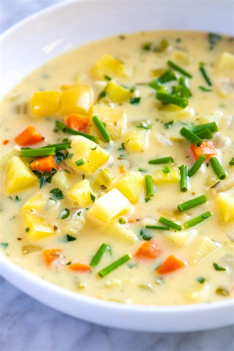 Healthy, delicious, easy ,slow cooker potato soup recipe your family will love with just 250 calories & 7 ww smartpoints blue, green 2sp purple. Easy Creamy Homemade Potato Soup | Recipe | Homemade ...