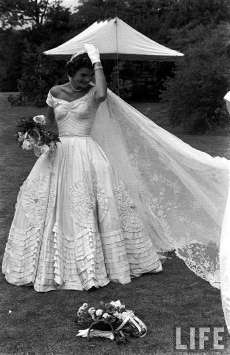 Pin By Roxanna Urdaneta On People Jackie Kennedy Wedding Wedding Dresses Vintage Celebrity