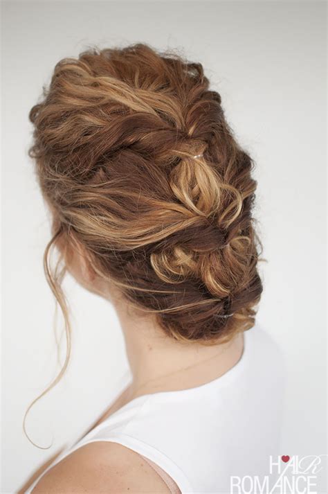 Your wedding hairstyle choice is critical. 15 Modern Curly Hairstyles for Your Wedding