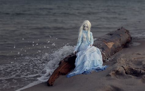 Incredible Lifelike Photos Of Dolls Capture A Hauntingly Eerie Beauty