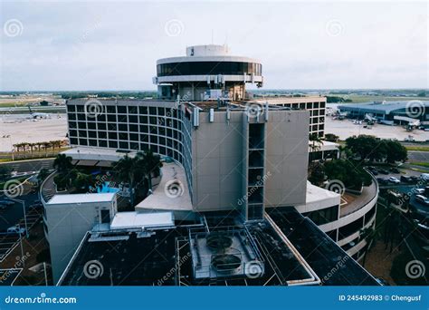 坦帕塔机场候机楼 编辑类库存照片 图片 包括有 房子 三角洲 小珠靠岸的 布哈拉 巡航 横幅提供资金的 245492983