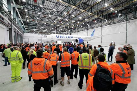 United Unveils 200m Maintenance Facility At Iah