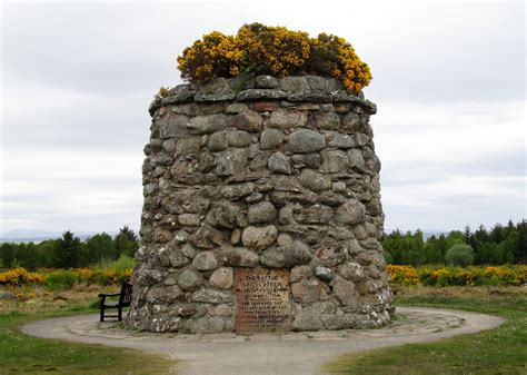 Culloden Memorial Cairn Memorial Cairn At Centre Of Cullod Flickr