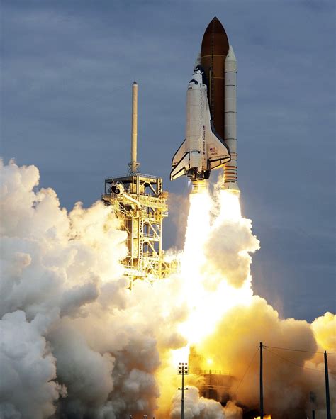 Atlantis Space Shuttle Launch Nasa Crew Overcomes A Shaky Start
