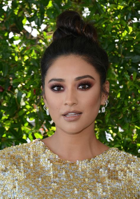 Shay Mitchell Style Clothes Outfits And Fashion Page 31 Of 43