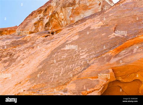 Valley Of Fire Petroglyph Hi Res Stock Photography And Images Alamy