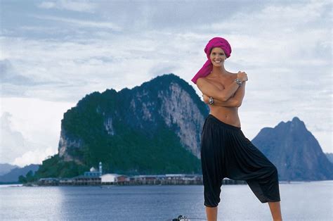 Thailand Fling Elle Macpherson In 1988 Sports Illustrated Swimsuit Elle Macpherson Swimsuits