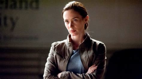 Discovernet Emily Blunt Gives Superhero Movies A Big Thumbs Down