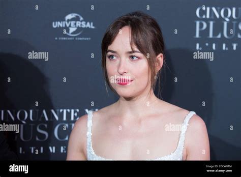 dakota johnson attends fifty shades freed world premiere at salle pleyel on february 06 2018 in