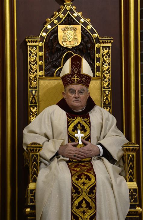 Wizytator apostolski w medjugorje, arcybiskup henryk hoser, widzi to miejsce pielgrzymkowe jako „swoisty model nowej ewangelizacji. Arcybiskup Hoser nie pozwolił jeść kiełbasy