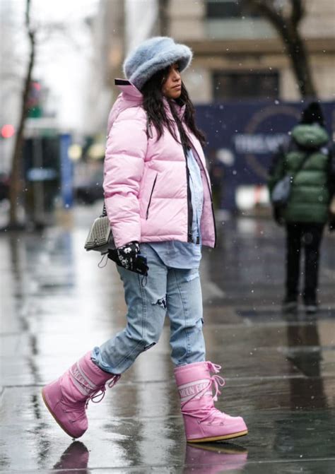 cómo llevar las botas de agua y nieve de tendencia en looks de diario foto 1