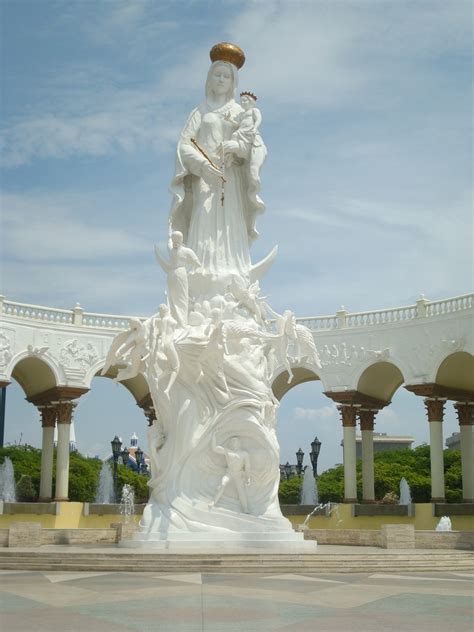 Monumento A La Virgen Del Rosario De Chiquinquirá Monumento A La