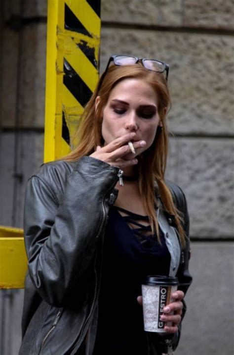 Pin By Tey Great On Women Smoking Women Smoking Coffee Girl Women