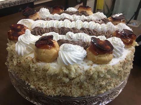 Citromlé, kristálycukor, tejszín, vaníliás cukor, habfixáló, zselatin, vaníliarúd, tej. Torta Saint Honoré | Dolci, Torte, Dolci veloci con nutella