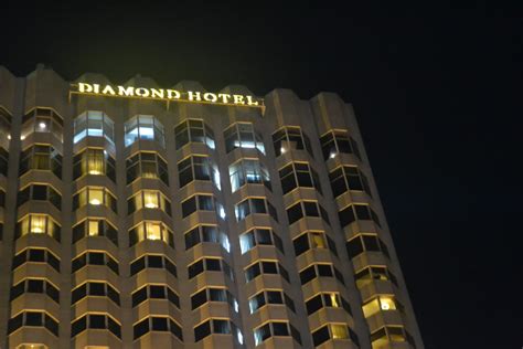 Daddy Sees Red Enjoy Diamond Hotel In Manila Without Spending Much