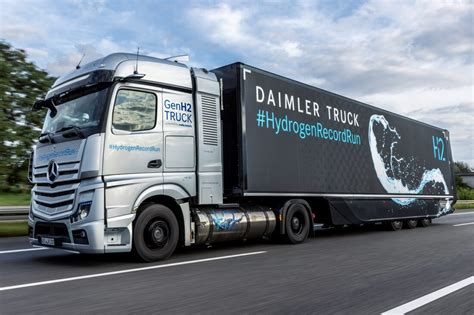 Daimler Truck produz frota de caminhões Mercedes Benz GenH2 para testes