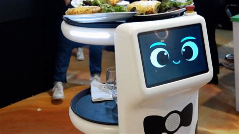 Video Here Is Plato The Robot Capable Of Serving Dishes At The