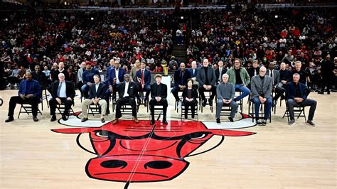 Bulls Celebrate First Ring Of Honor Class Fans Boo Late Jerry Krause