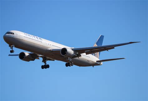 N78060 United Airlines Boeing 767 400er By Edwin Sims Aeroxplorer