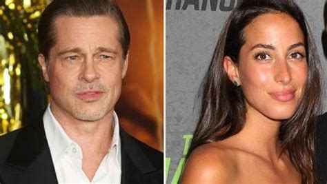 Brad Pitt E Ines De Ramon Fidanzati In Casa Lui Le Presenta I Figli