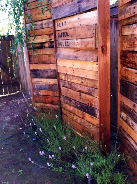 12 Pallet Fence Ideas Anyone Can Make Diy Privacy Fence Pallet