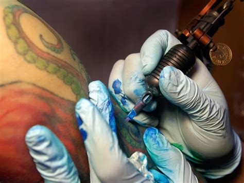 Tatuajes Vs Salud Francia Proh Be M S De Un Tercio De Las Tintas