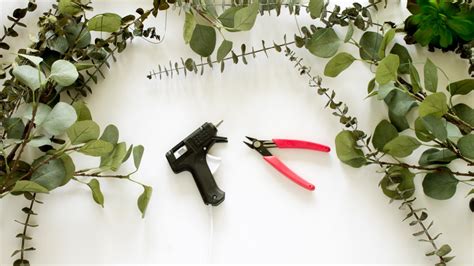 Filler flowers are the flowers that are added to a bouquet to increase the mass of the bouquet apart from the main decorative flowers. 20 Types of Greenery and Filler Flowers - Floravina