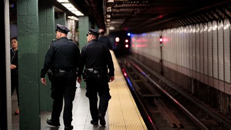 Violencia En El Subway De Nyc Hochul Y Adams Diseñan Modelo Para