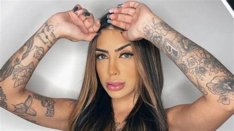 Mc Mirella Troca Beijos Com Ex Durante Show