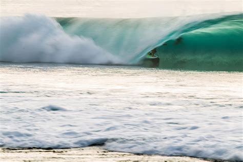 Sessions Video Surfing Desert Point In Indonesia