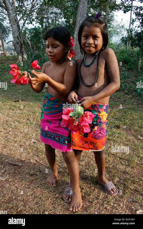Panama Embera Indigenous Girls In The Darien Stock Photo Alamy