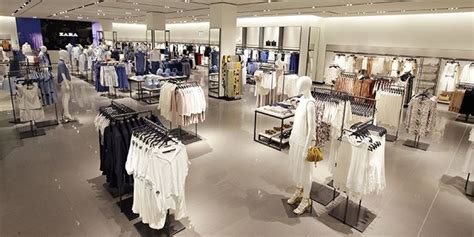 Zara Store Brisbane Opening Visual Merchandising In 2019 Clothing