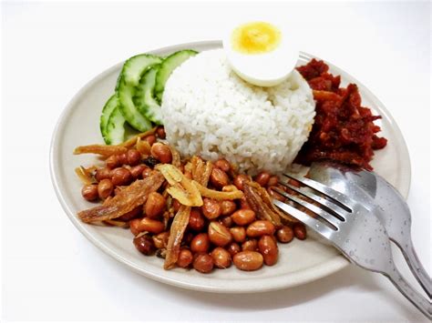 If, you are inclined, you may grind the ikan bilis finely before making the sambal and voila! #michiekitchen: NASI LEMAK (with Sambal Ikan Bilis)
