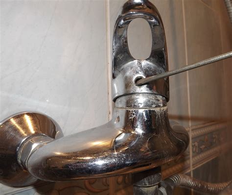 The single handle faucet on my bathtub leaks. bathroom repair: how to fix leaky faucet