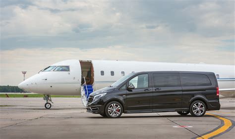 Luxurious Private Airport Transfer Reykjavik To Keflavik Airport In A