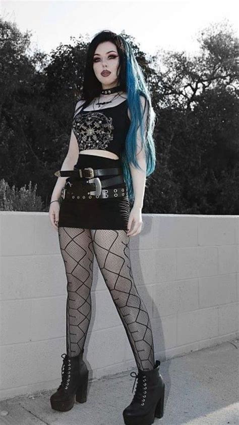 hot goth girls gothic girls goth beauty dark beauty punk fashion gothic fashion womens