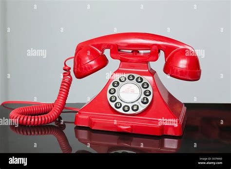 Retro Style Vintage Rouge Téléphone De Lère Des Années 1940 Années