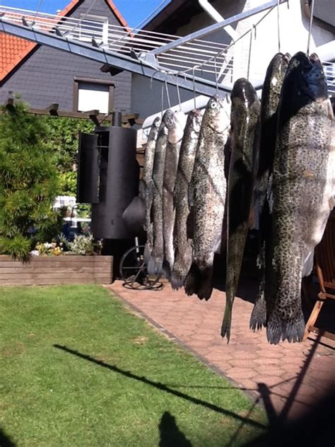 From this size, adding the bigger 20, the thing is also really interesting for restaurants, hotels and caterers. Cactus Jack oder Joe´s BBQ Smoker 16'' Chuckwagon ...