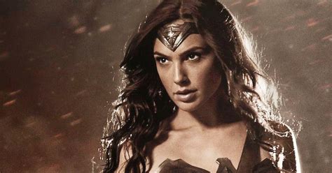 Get A Good Detailed Look At The New Wonder Woman Costume