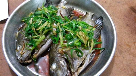 An idiom implying the softness, weakness, the fragility of the material, therefore it will not stick, or stay. 甜心屋: 蒸深水泥鯭