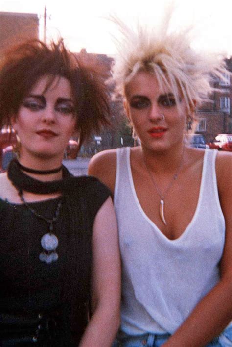 Elizabeth Hurley Looks Unrecognisable As Edgy Punk In 1983 Celebrity
