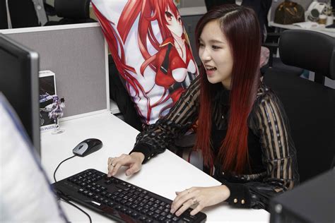Twice’s Mina Caught Being A Video Game Playing Anime Pillow Having Otaku Asian Junkie