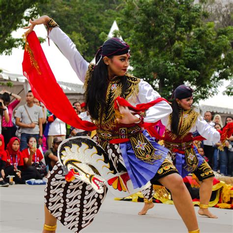 √ Tari Kuda Lumping Asal Properti Keunikan Lengkap