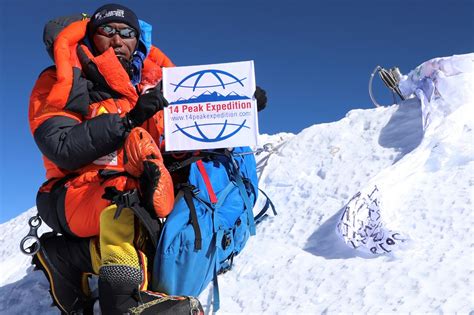 Népal Un Sherpa Réussit Sa 24e Ascension De Leverest Et Bat Son